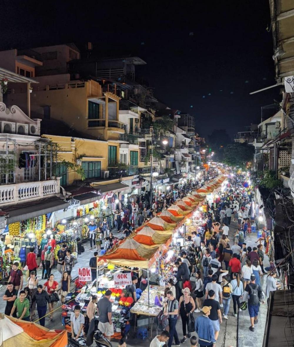 Hanoi travel in night