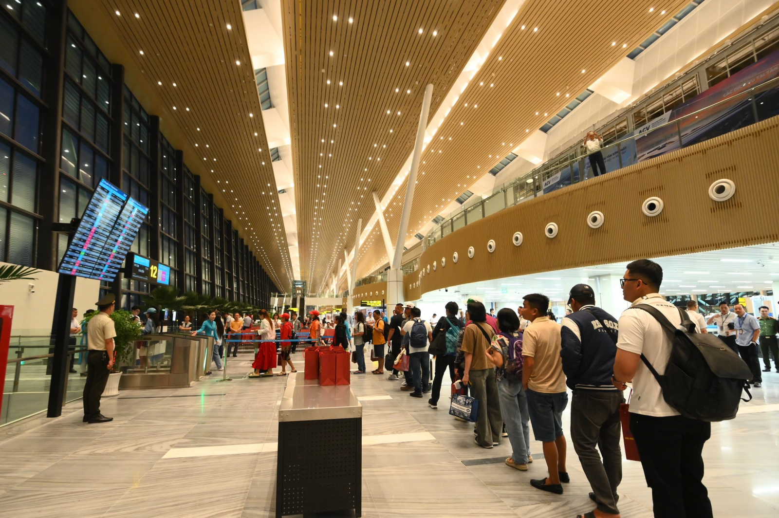 Tan Son Nhat Airport Welcomes Passengers to New Terminal T3