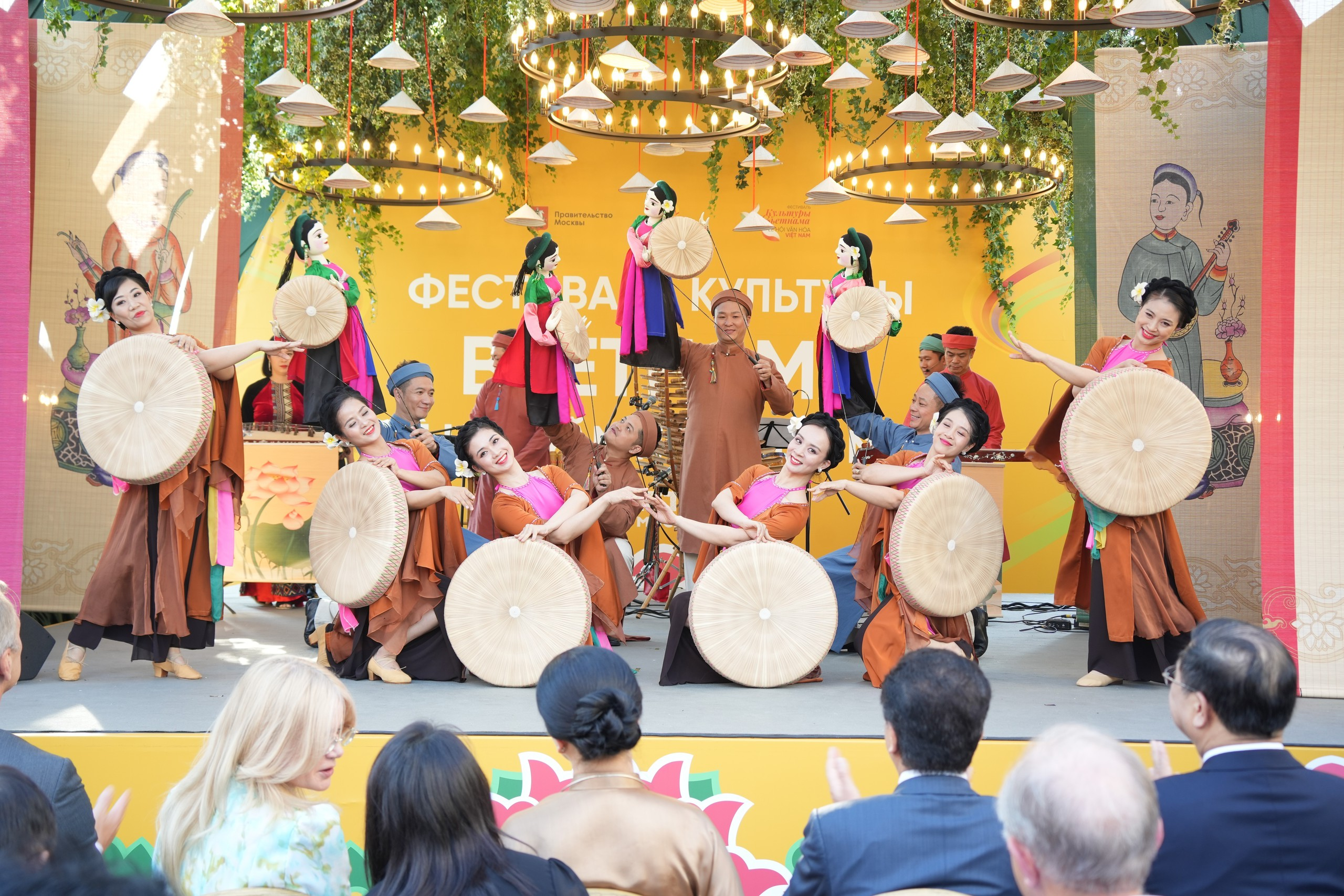 Vietnam Showcasing Culture and Tourism Overseas