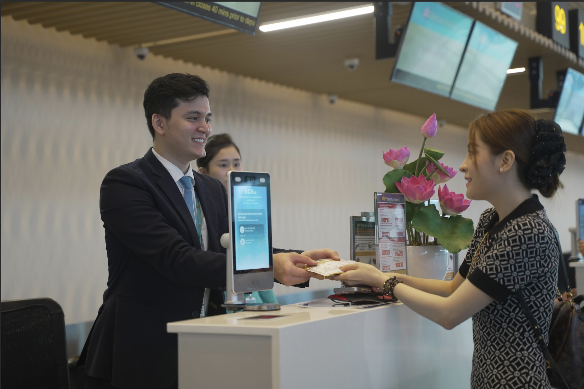 Tan Son Nhat Airport Welcomes Passengers to New Terminal T3